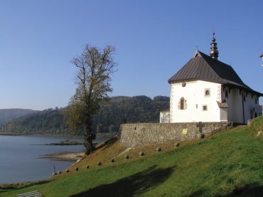 KOŚCIÓŁ PW. ŚW. ŚW. ŚWIERADA I BENEDYKTA W TROPIU, fot. M. Klag (MIK, 2003) CC BY SA 3.0